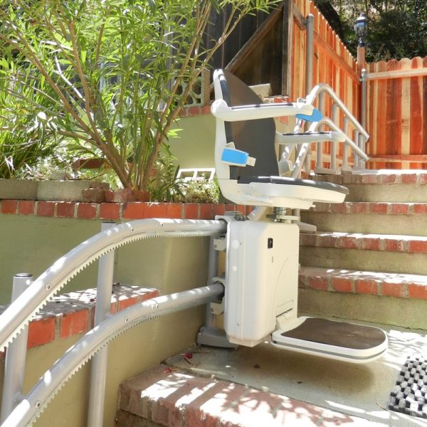 handicare-2000-curved-stair-lifts-for-outdoor-use