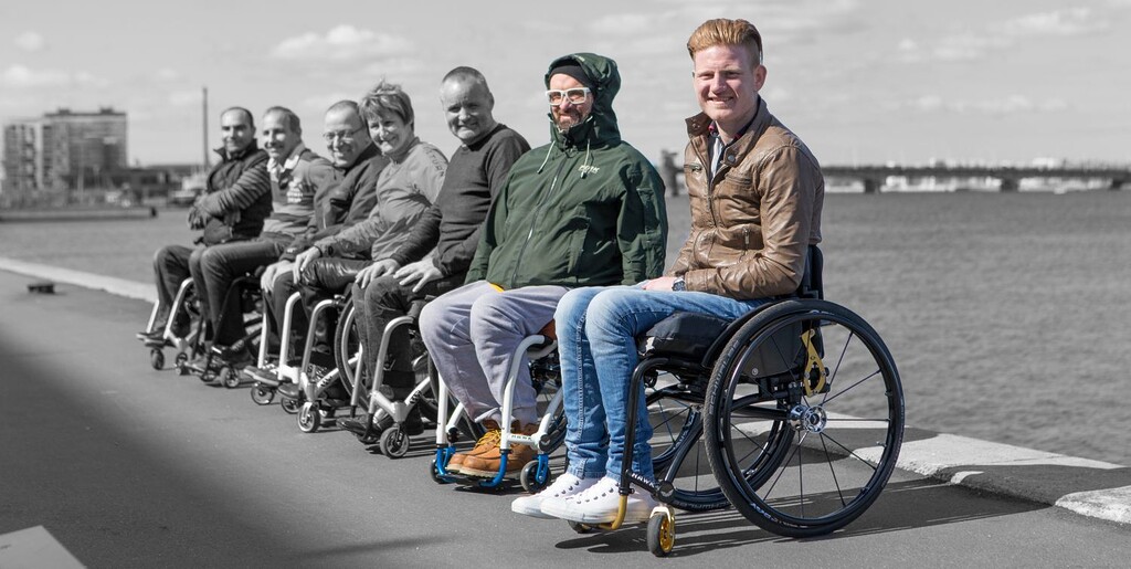 HAWK Wolturnus Wheelchair_Outdoors_Line