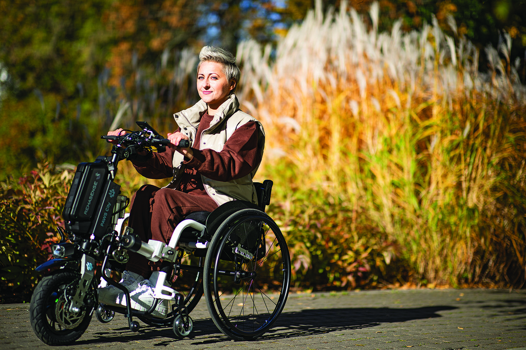 Rehasense PAWS City Handbike_Outdoors_4