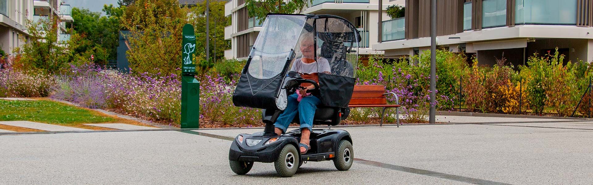 mobility_scooter_invacare_with_rain_protection_veltop_cocoon_2