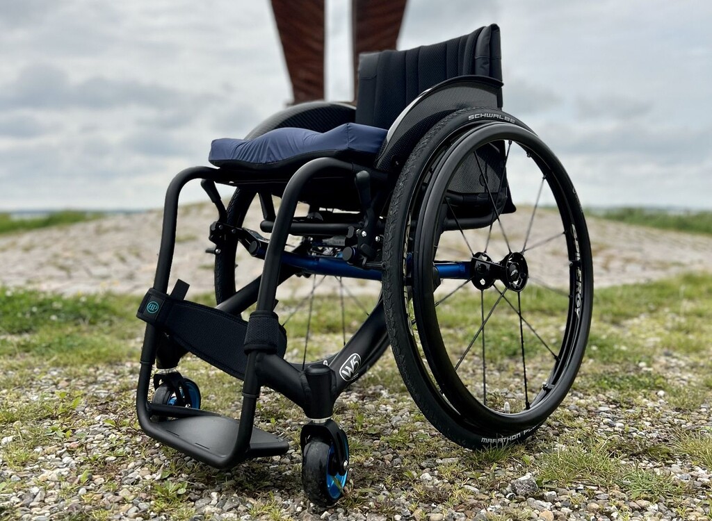 W5 Suspension Wolturnus Wheelchair_Outdoors Black Cushion