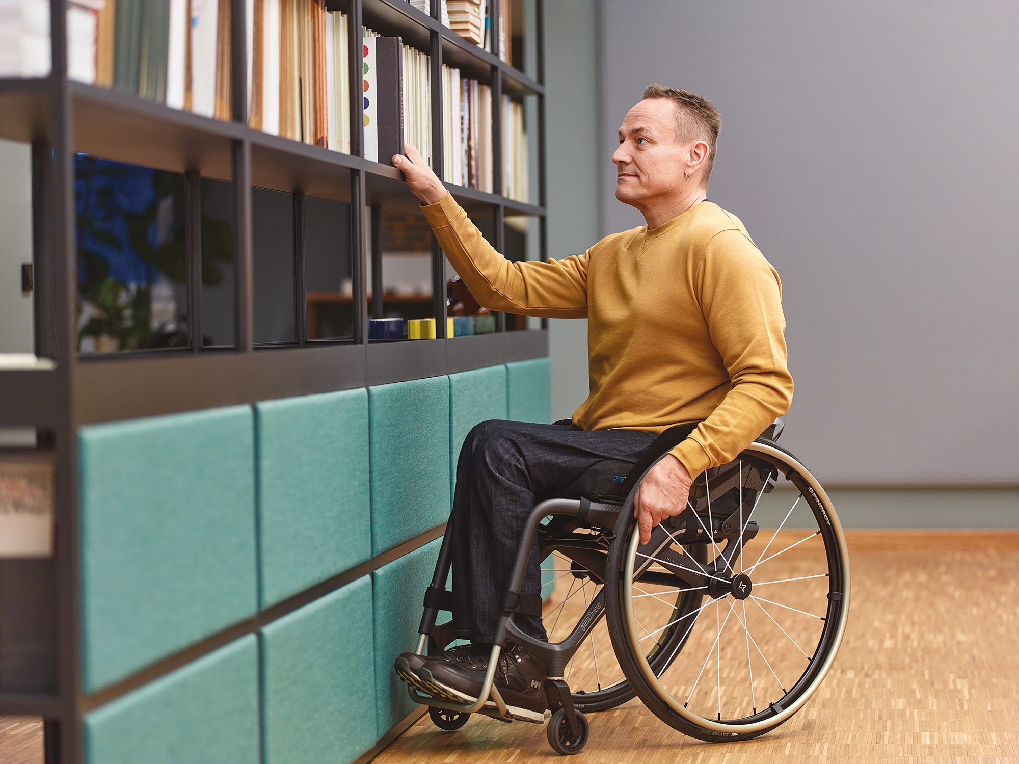 Panthera X3 Wheelchair Man Office Bookshelf