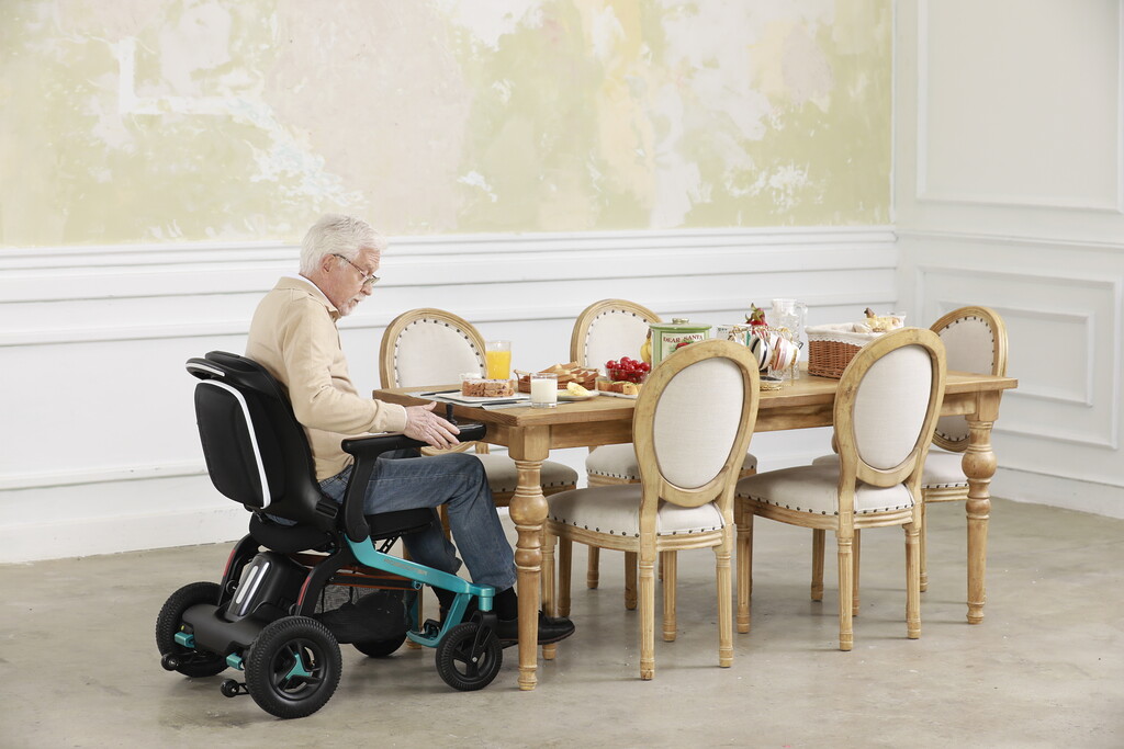 Robooter E40 Powerchair at dining table