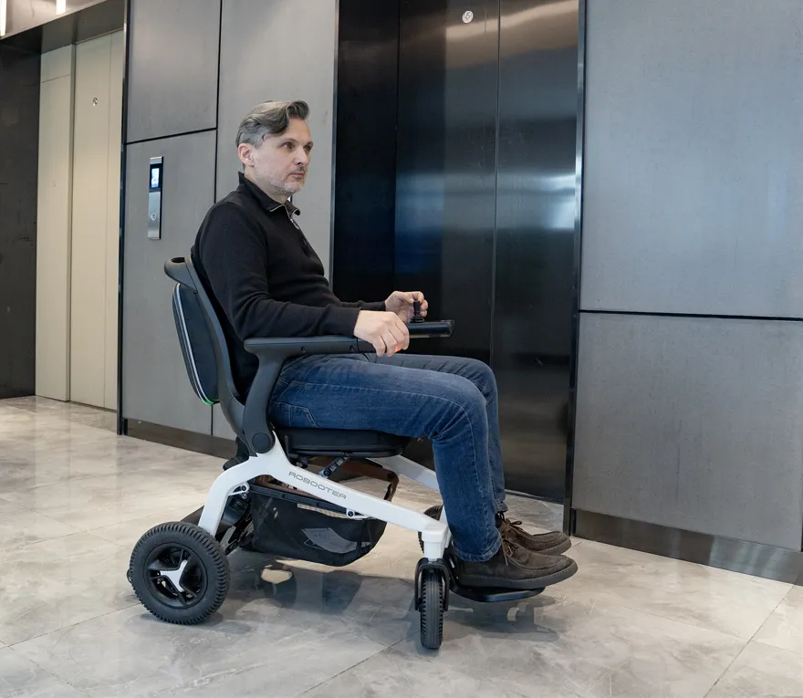 Robooter E40 Indoor Elevator