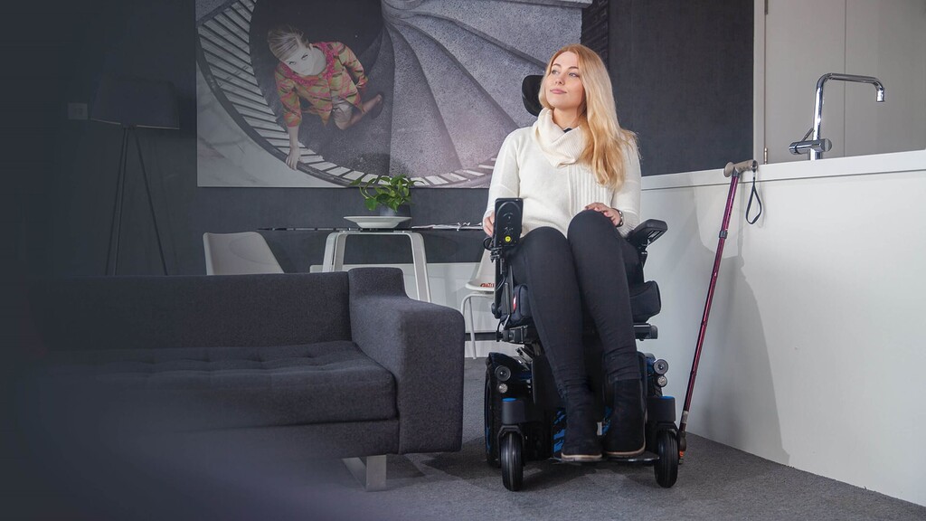Quickie Q300 M Mini Powerchair_Indoor Narrow Wheelbase