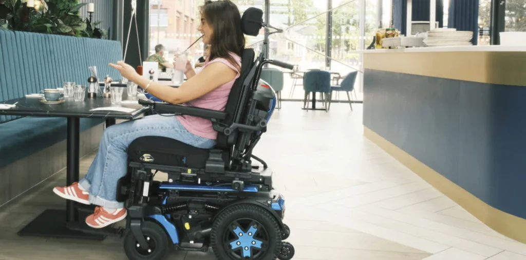 R-Trak Lifestyle Quantum Rehab Powerchair_2