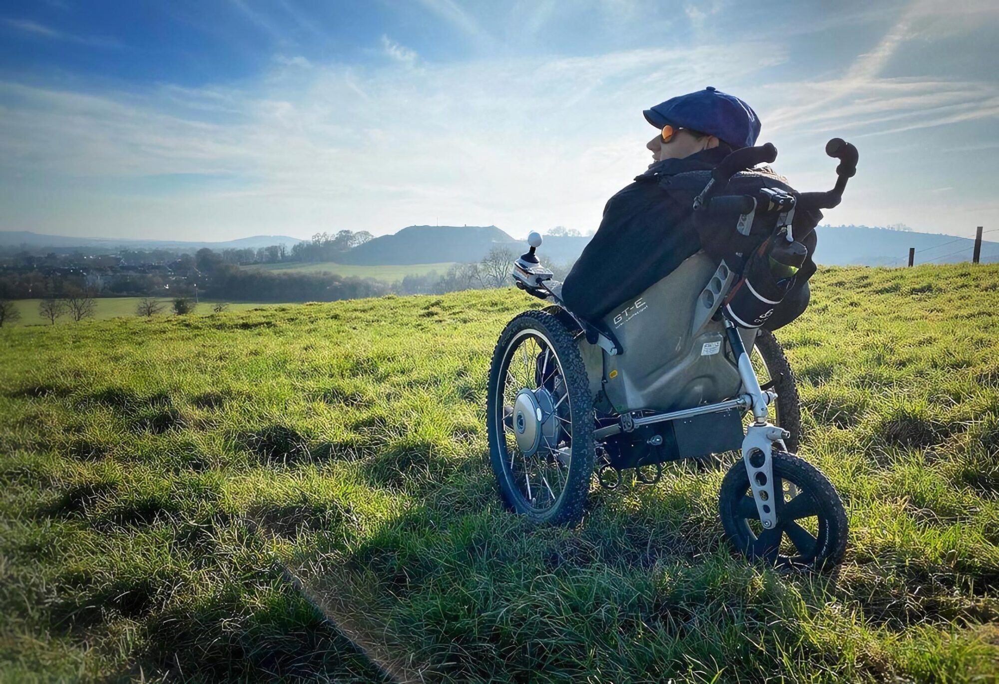 Trekinetic GTE All-Terrain Powerchair_Lifestyle field outdoors